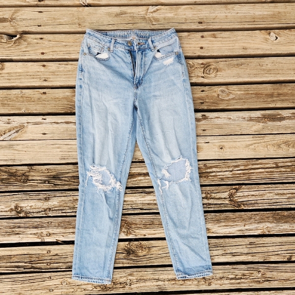 American Eagle Ripped Mom Jean 2 Regular Light Wash 90s Distressed Trendy - Picture 1 of 7